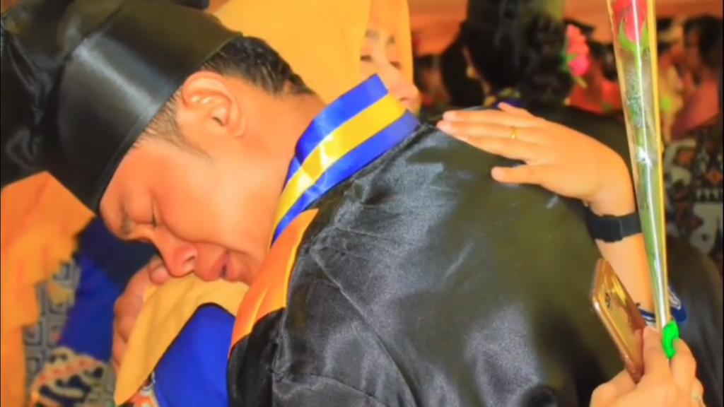 WISUDA XX STIE SATYA DHARMA DI WARNAI DENGAN SEMANGAT DAN JIWA ALM PROF GORDA